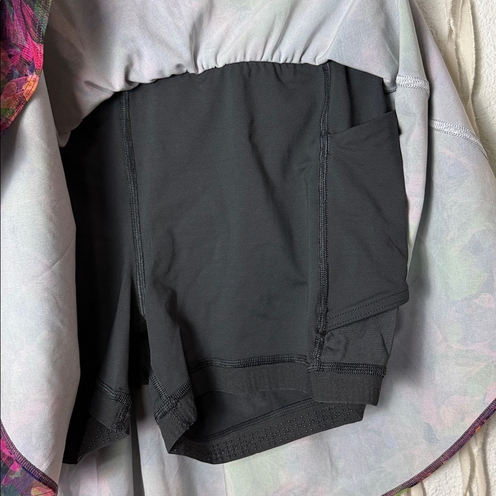 Lululemon Court Rival High Riise Skirt size 10Long in Vivid Floral Tone Multi - Picture 5 of 13